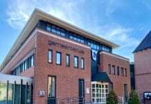 Noordwijkse politici reageren geschokt op extra kosten raadzaal: ‘Positief is wel dat ze de gang van zaken betreuren’