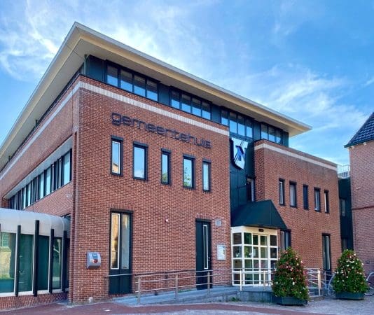 Noordwijkse politici reageren geschokt op extra kosten raadzaal: ‘Positief is wel dat ze de gang van zaken betreuren’
