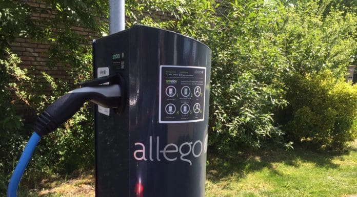 Partij voor Teylingen wil elektrische auto’s opladen via lantaarnpalen