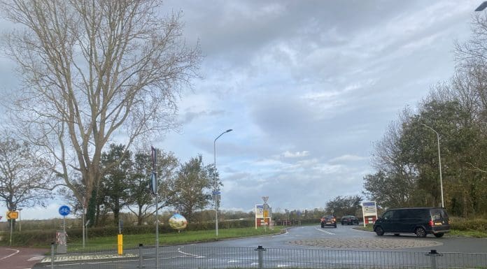 Microrotonde Langevelderweg/Zanderij Noordwijkerhout wordt kruispunt