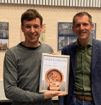 Jonge Matthijs Mosselaar ontvangt onderscheiding bij Crescendo Sassenheim