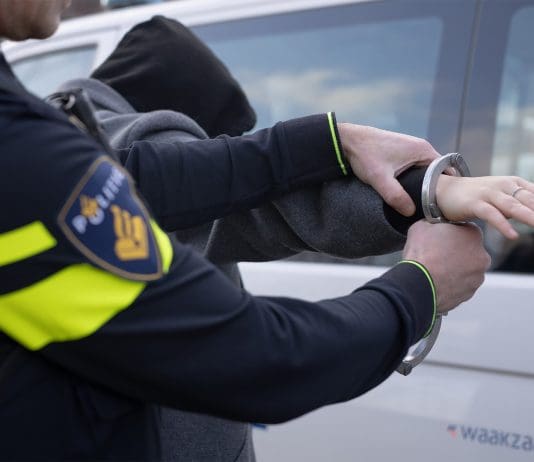 Politie houdt minderjarige aan voor gijzeling met geweld in Lisse