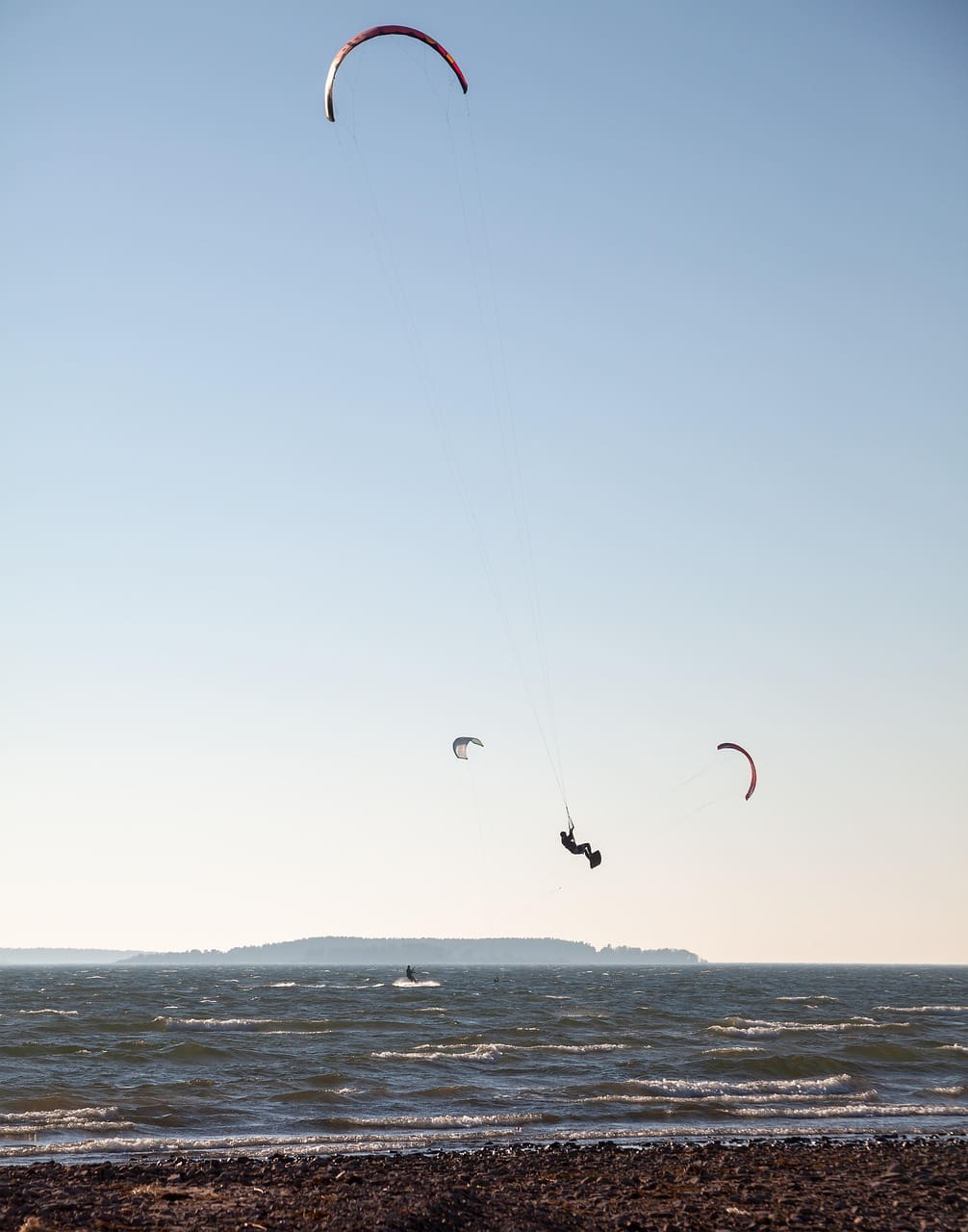 091525kitesurfers