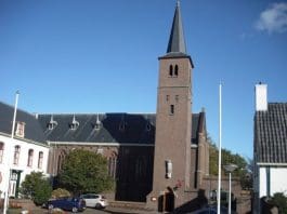 Sint Victor corrigeert de bisschop over sluiten kerk, unie tussen parochies
