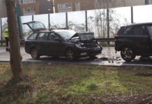 Twee auto’s total loss bij aanrijding op Haarlemmertrekvaart N444 tussen Oegstgeest en Sassenheim