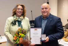 Lovende woorden, strijdbaarheid en emoties bij afscheid Teylingse raadsleden