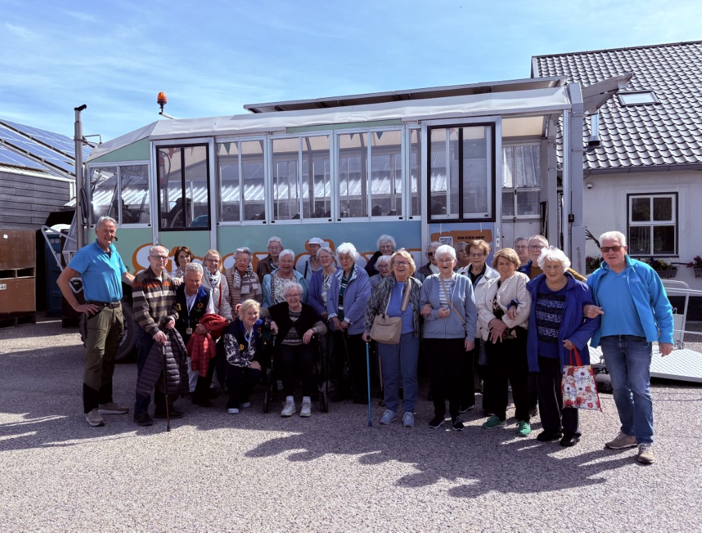 Dagje uit met de Bollenrups voor Zonnebloemgasten Voorhout