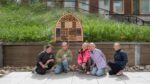 Kinderraad plaatst insectenhotel bij Groot Hoogwaak