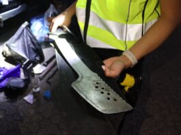 Groot mes en inbrekerswerktuigen gevonden bij verkeerscontrole in Sassenheim