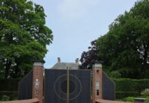 Kritiek op poort Oude Koningshuys Sassenheim