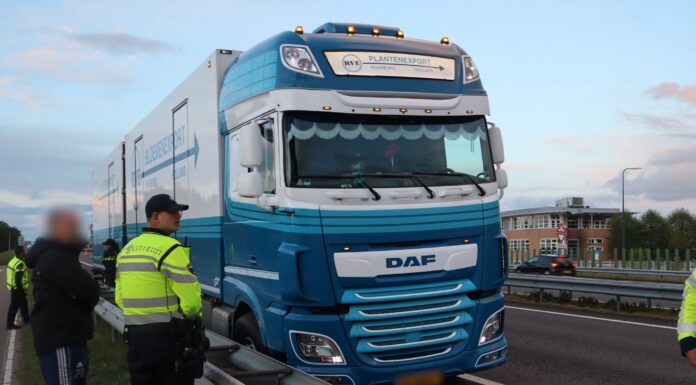 Deel A44 tijdelijk dicht vanwege vrachtwagen met pech