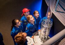 Winnaars astronautentraining op VIP-bezoek bij Space Expo