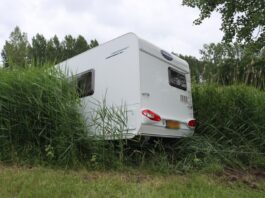 Campinggangers verliezen caravan op Van Pallandtlaan in Sassenheim