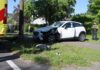 Automobiliste onder invloed met naar ziekenhuis na botsing met boom