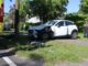 Automobiliste onder invloed met naar ziekenhuis na botsing met boom