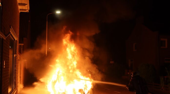 Uitslaande autobrand in Sassenheim