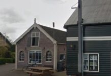 Boerderij in Warmond weer monument