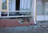 Noordwijk: auto rijdt woning in