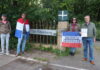 Protesterenden bij mogelijke AZC-plek in de Tiltenberg