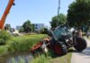 Aanhangercombinatie de sloot in