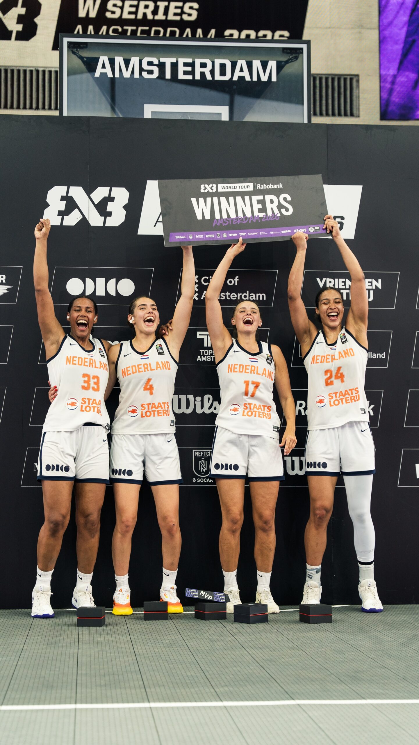3x3