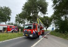 Afrit A44 dicht, brandweer in actie