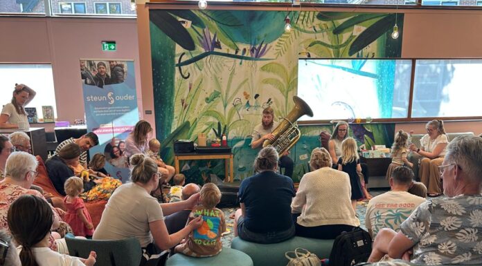 Jonge kinderen ontdekken muziek in Bibliotheek Lisse