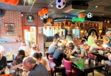 Jubileum- KroegQuiz Noordwijk levert 1.040 euro op voor KWF