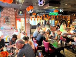 Jubileum- KroegQuiz Noordwijk levert 1.040 euro op voor KWF