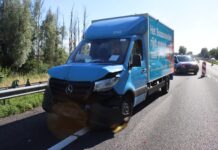 Vertraging op A44 bij Sassenheim door ongeval met bezorgwagen