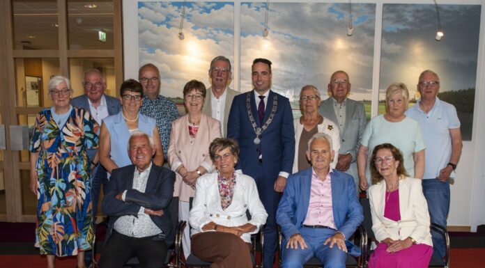 Lissese bruidsparen in het zonnetje gezet op gemeentehuis