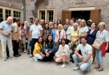 Deelnemers Taalcafé Hillegom leren over Leidse textielgeschiedenis