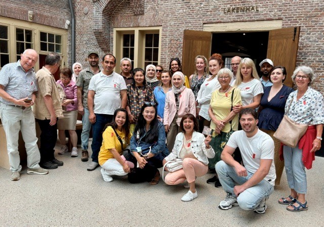 Deelnemers Taalcafé Hillegom leren over Leidse textielgeschiedenis