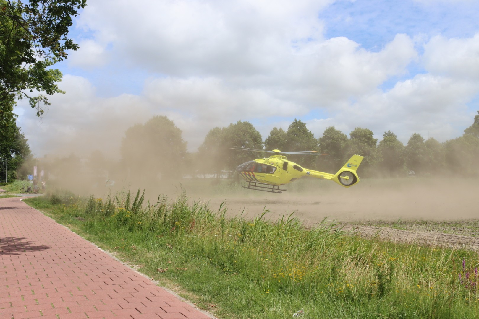 Fietser zwaargewond na val op Heereweg in Lisse