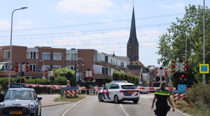 Spoorwegovergang Herenstraat Voorhout afgesloten door storing