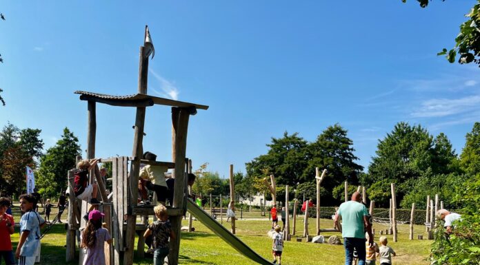 Vernieuwde speeltuin Veldhuyzen van Zantenpark geopend in Lisse