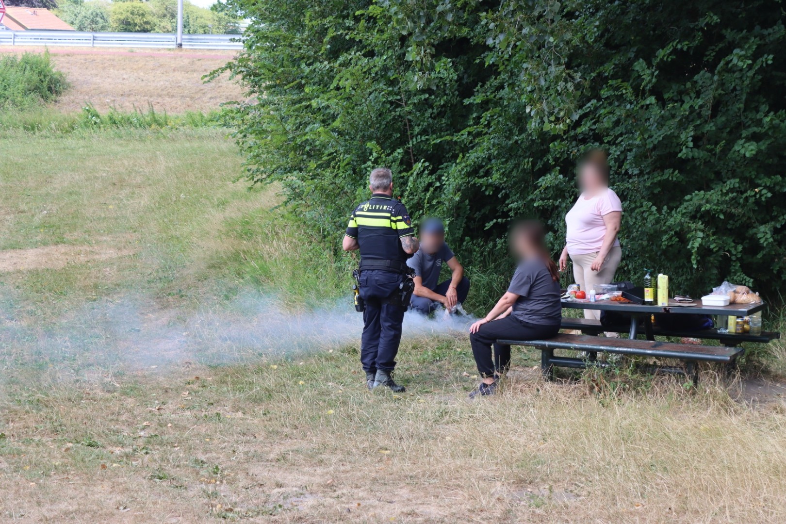 Hulpdiensten rukken uit voor rokende barbecue in Noordwijkerhout