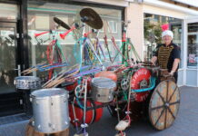 Winkelend publiek in Noordwijkerhout verrast met straatmuziek