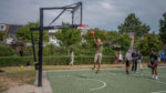 Vernieuwd basketbalveld Vinkeveld vernoemd naar Jan en Noor Driessen