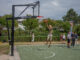 Vernieuwd basketbalveld Vinkeveld vernoemd naar Jan en Noor Driessen