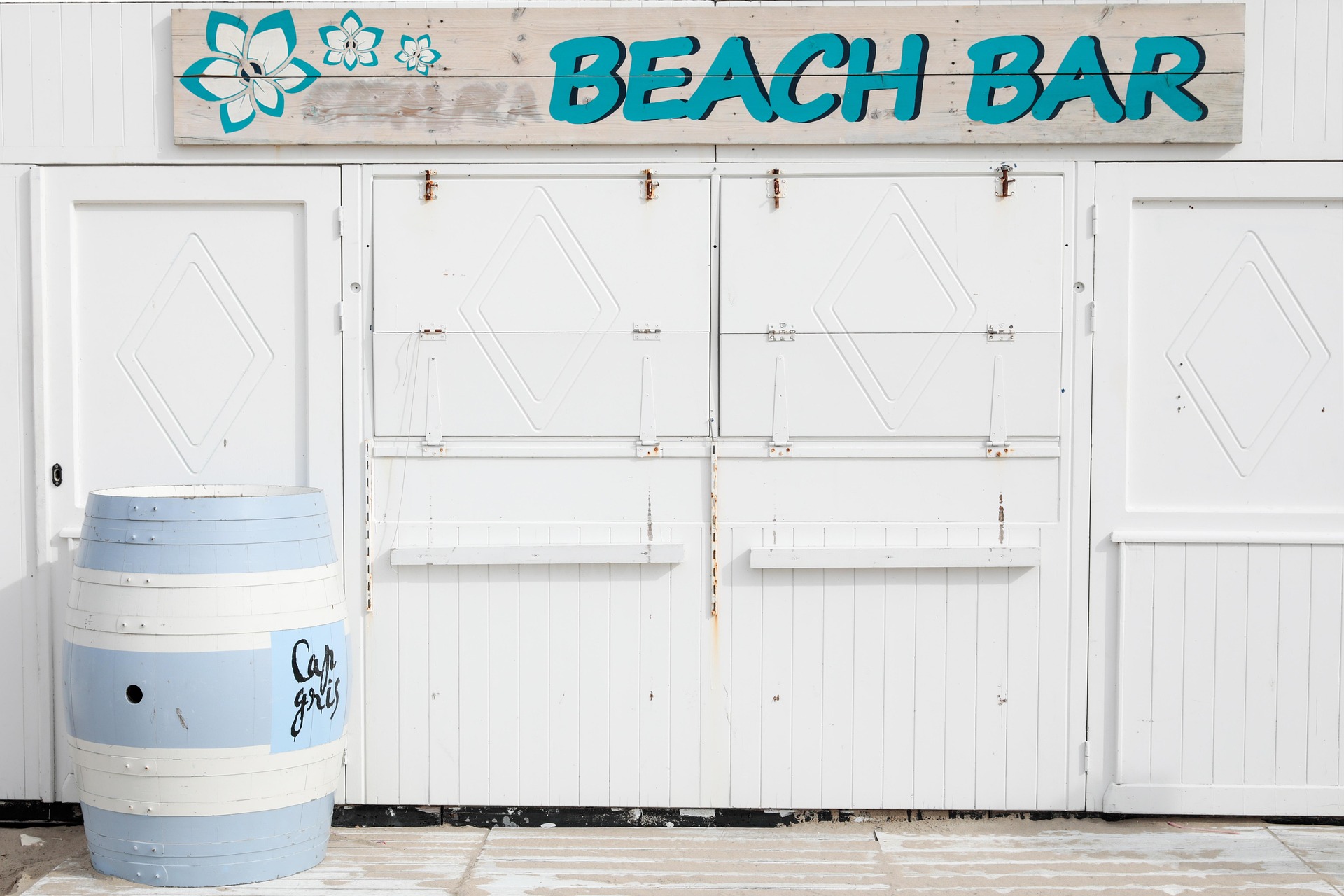 capecom-beach-bar-5298364_1920