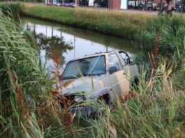 Auto belandt in sloot in Noordwijk