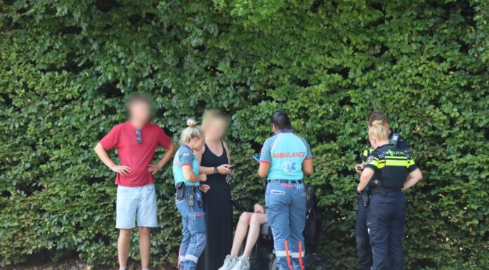 Automobilist rijdt door na aanrijding met vrouw in rolstoel