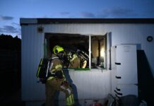 Twee personen naar ziekenhuis bij brand in chalet in Warmond