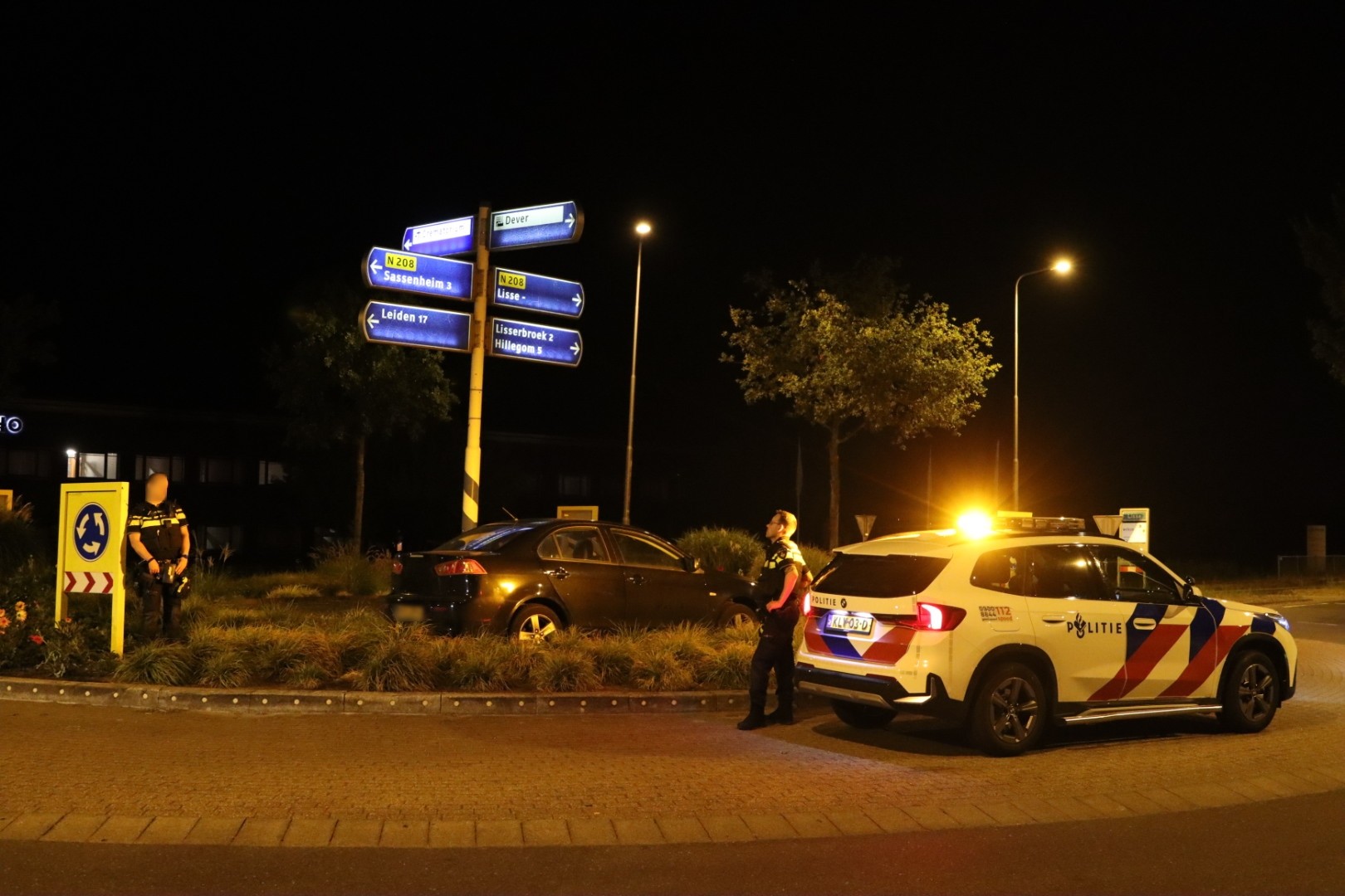 081426 cant park there mate