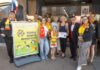 De Saksen ontvangen cheque voor nieuwe kleding dansgardes
