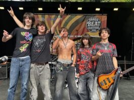 Voorhouter Stijn Koomen opent met zijn band Haags Beat Festival
