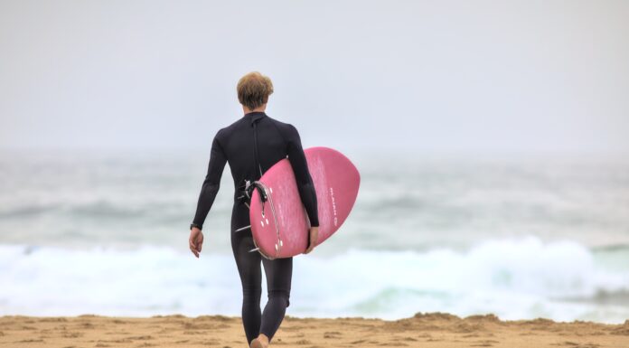 Noordwijkse surfschool gaat les geven aan jongeren met autisme, ADHD en downsyndroom