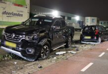 Bestuurder onder invloed rijdt door en wordt aangehouden na flinke crash