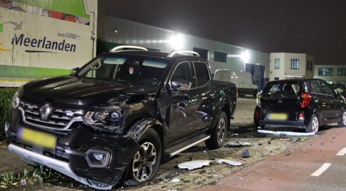 Bestuurder onder invloed rijdt door en wordt aangehouden na flinke crash